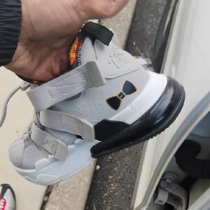 Nike Gray and Black Athletic Shoes with Modern Design